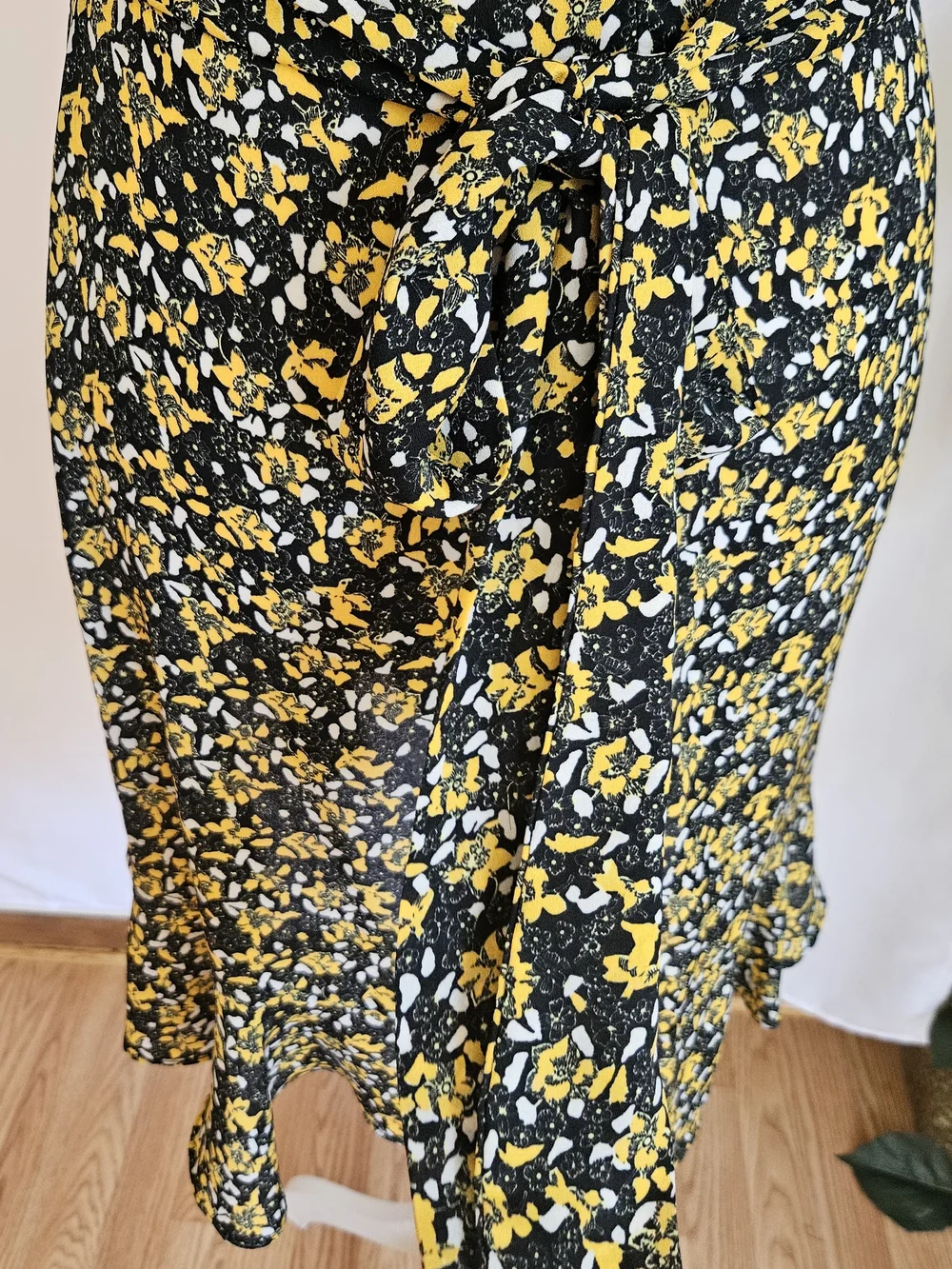 Topshop Floral Wrap Dress Yellow Black Short Ruffle Flutter Sleeve Size US 6 - Picture 11 of 16
